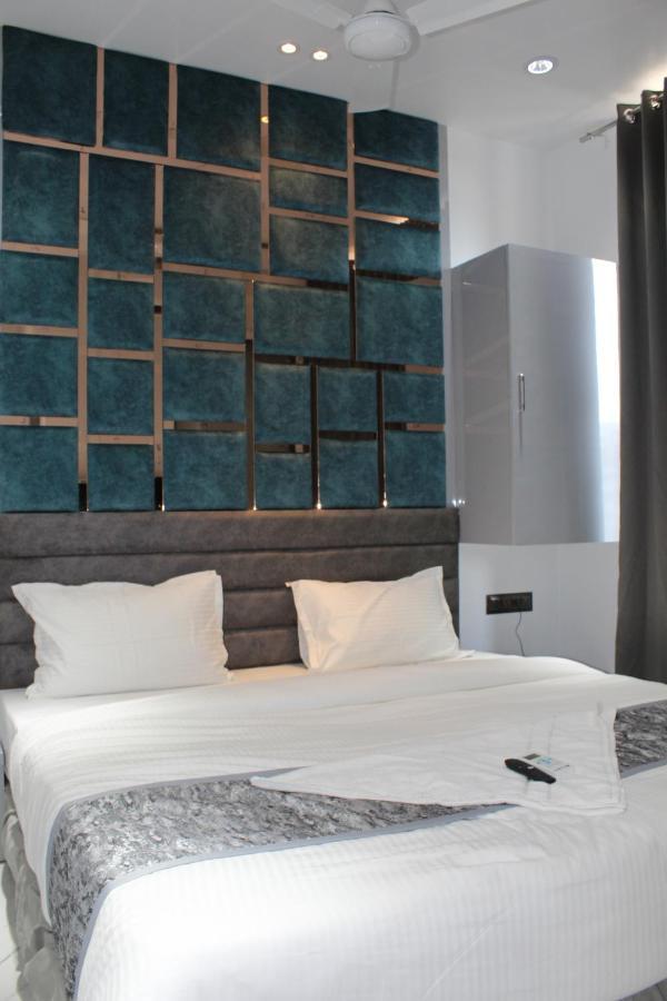Hotel The Lowell Surat Exterior foto