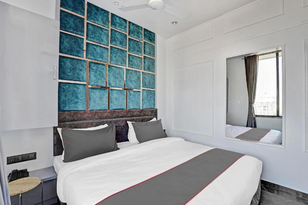 Hotel The Lowell Surat Exterior foto