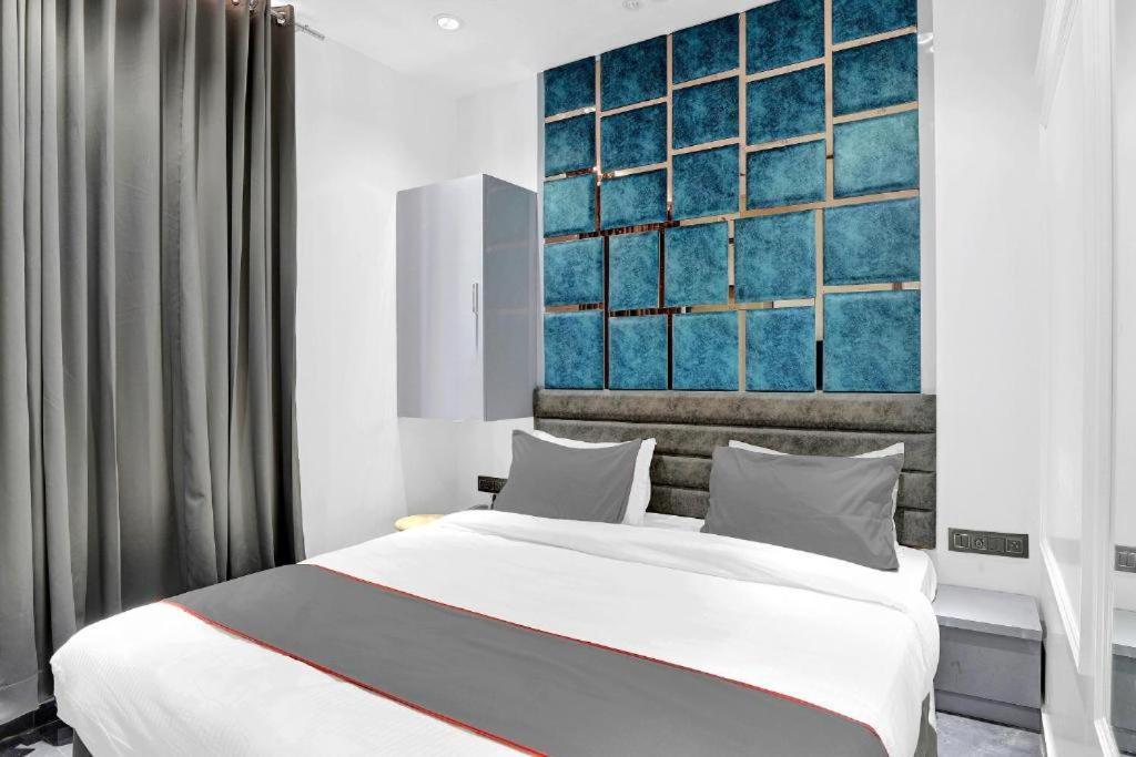 Hotel The Lowell Surat Exterior foto