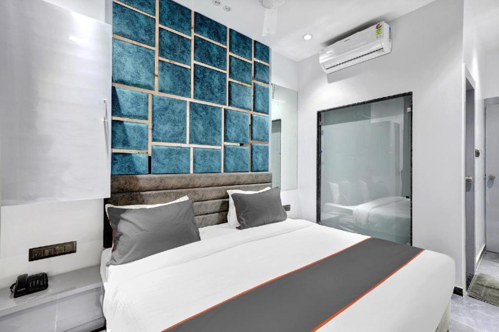 Hotel The Lowell Surat Exterior foto