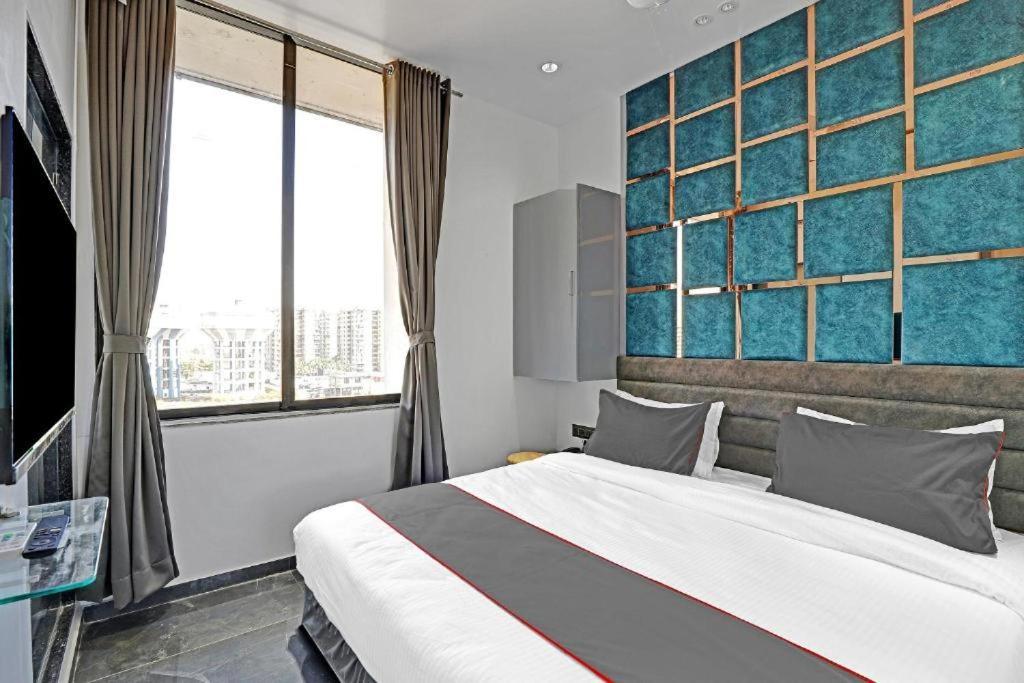 Hotel The Lowell Surat Exterior foto