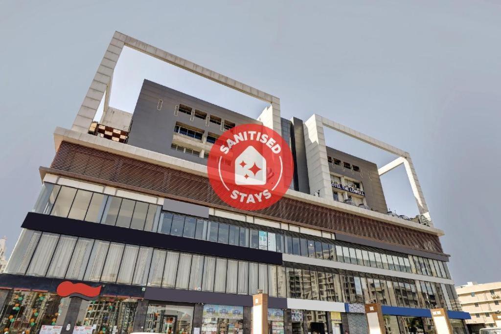 Hotel The Lowell Surat Exterior foto